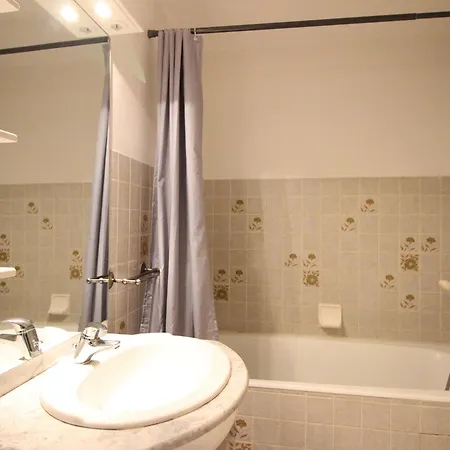 F2 Au Dernier Etage Avec Balcon, Wifi Et Parking - Fr-1-415-187