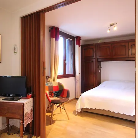 F2 Au Dernier Etage Avec Balcon, Wifi Et Parking *